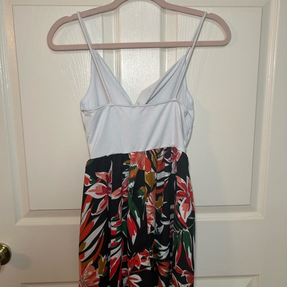 Pink Lily Keyhole Romper - Picture 4 of 6